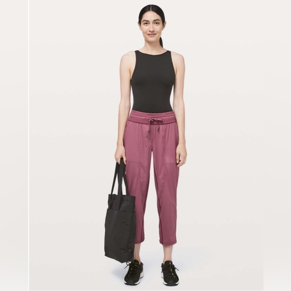 Lululemon Dance Studio Crop *25"
Misty Merlot Size 4